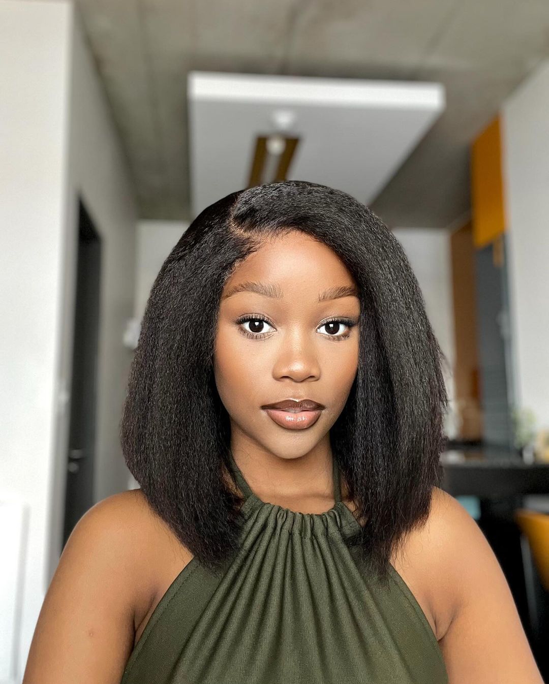 Screenshot_2024-03-12-09-37-09-69_1c337646f29875672b5a61192b9010f9 Pre-plucked and Pre-Bleached Glueless 4x4 Yaki straight wig - Image 1
