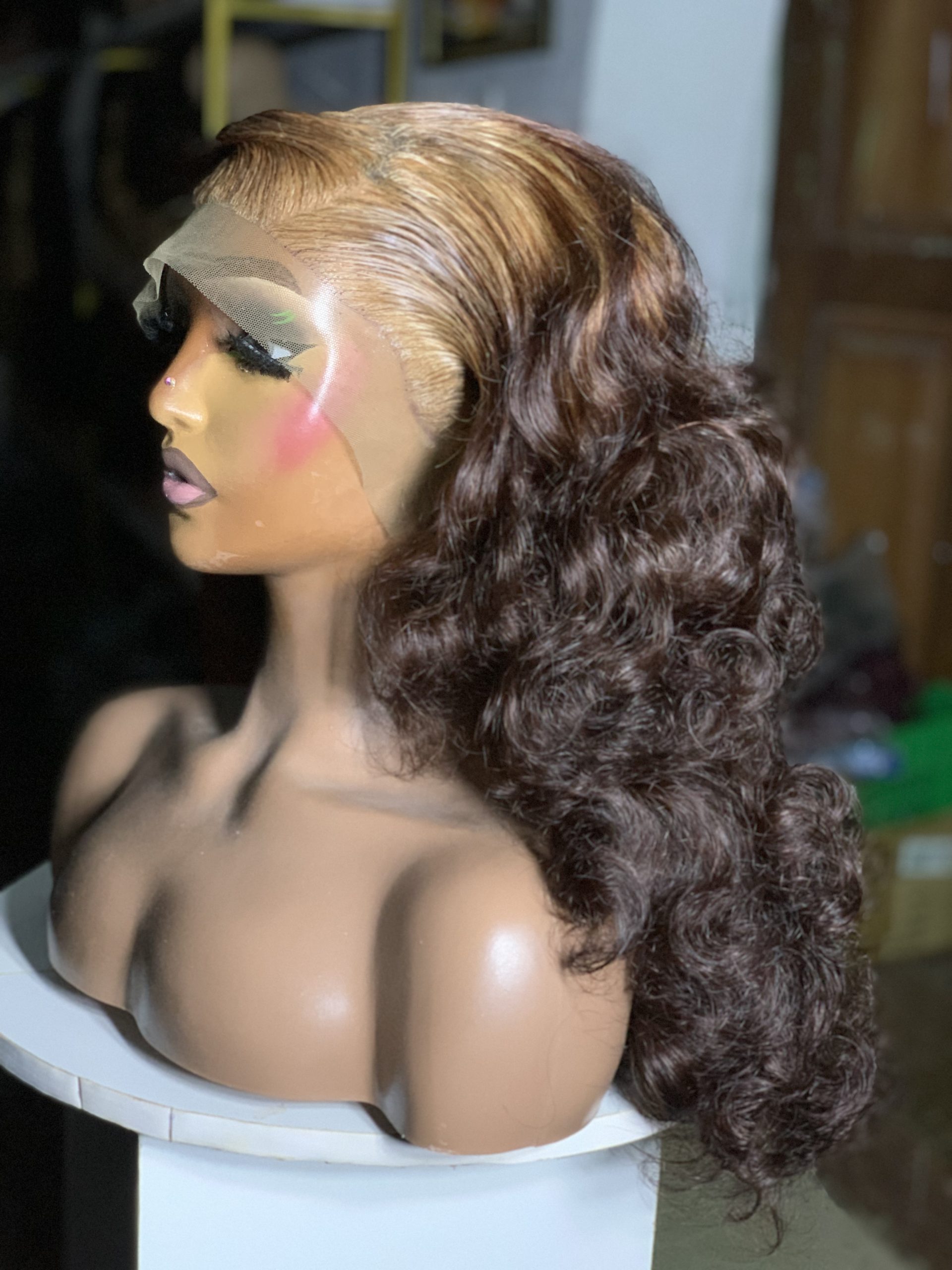 IMG_E4992 16 INCH SUPER DOUBLE DRAWN VERA Bounce full frontal wig color TGOLD/4 hair blend - Image 1